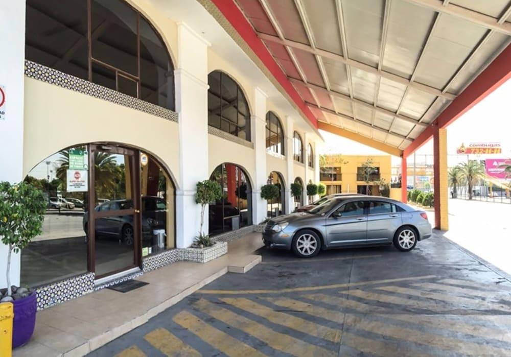 Hotel Posada Del Sol Inn Torreón Zewnętrze zdjęcie
