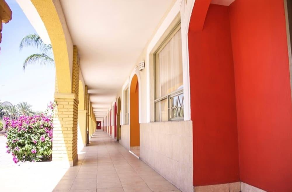 Hotel Posada Del Sol Inn Torreón Zewnętrze zdjęcie