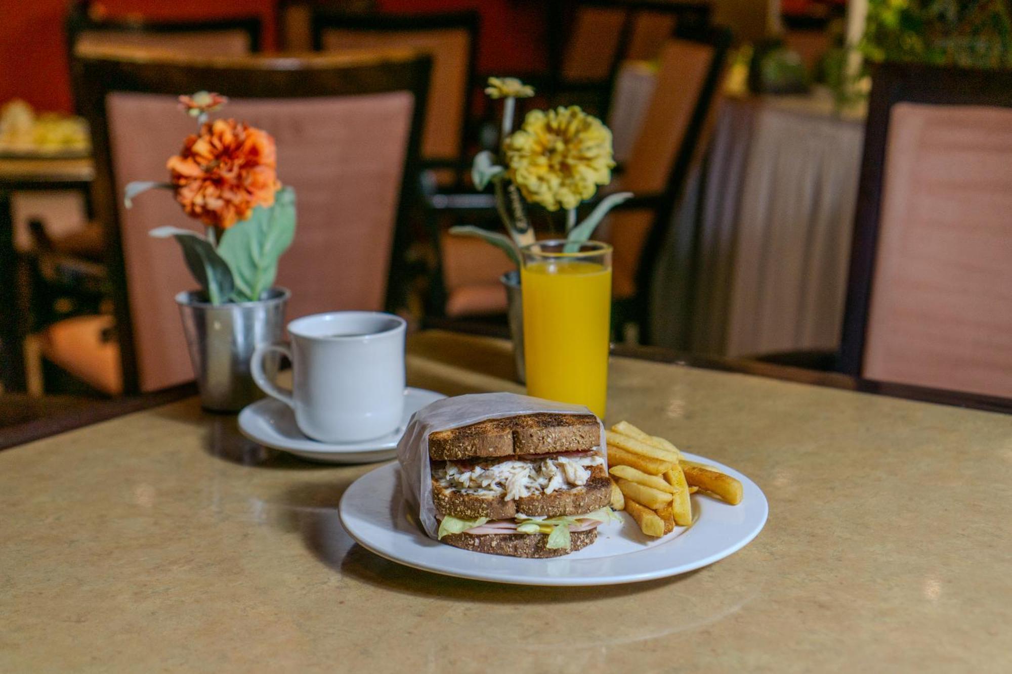 Hotel Posada Del Sol Inn Torreón Zewnętrze zdjęcie