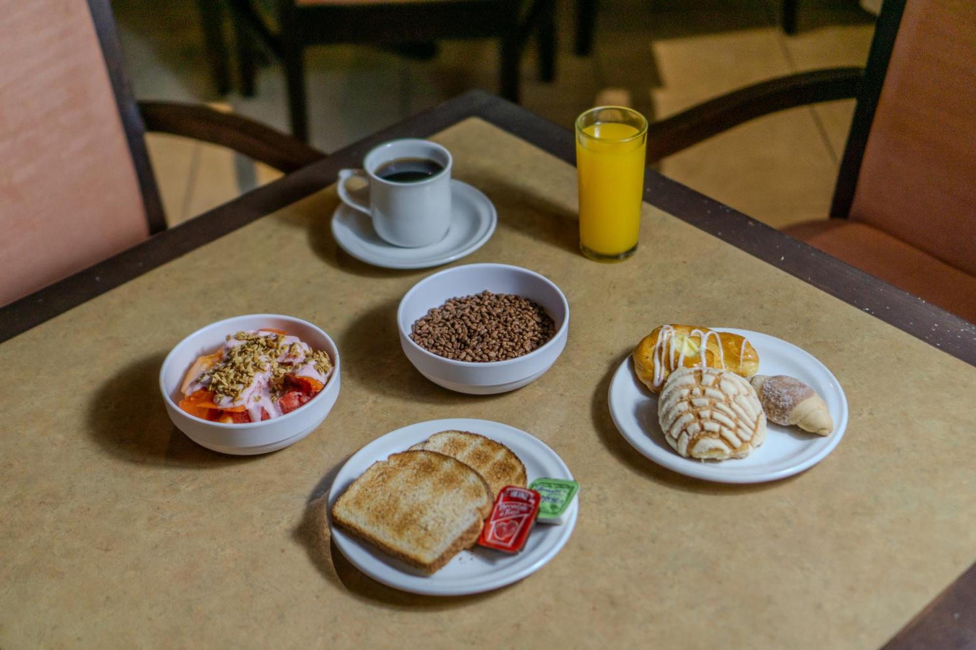 Hotel Posada Del Sol Inn Torreón Zewnętrze zdjęcie