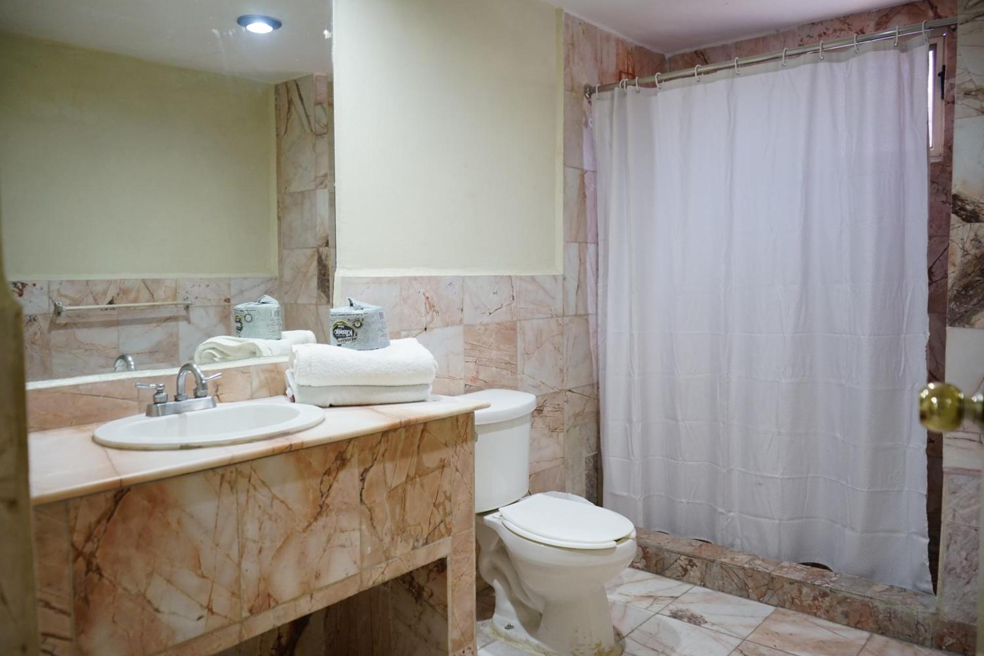 Hotel Posada Del Sol Inn Torreón Zewnętrze zdjęcie